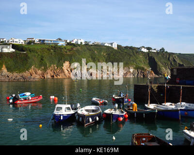 La marée haute à gorran haven harbour, Cornwall. Banque D'Images