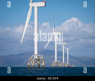 Sur les turbines éoliennes offshore d'Ormonde près de Barrow-in-Furness, qui est exploité par le géant de l'énergie suédois, Vattenfall. Banque D'Images