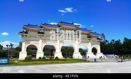 La porte de Chiang Kai Shek memorial hall Banque D'Images