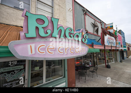 Janvier 1, 2016 San Marcos, Texas, États-Unis : petites façades de magasin dans le centre historique de la ville Banque D'Images