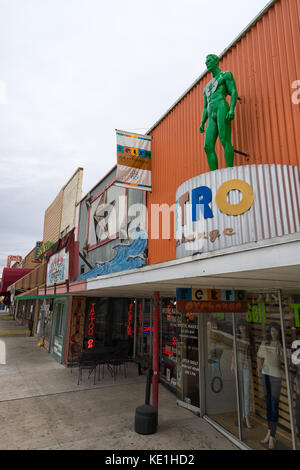 Janvier 1, 2016 San Marcos, Texas, USA : petites façades de magasins dans le centre historique de la ville Banque D'Images