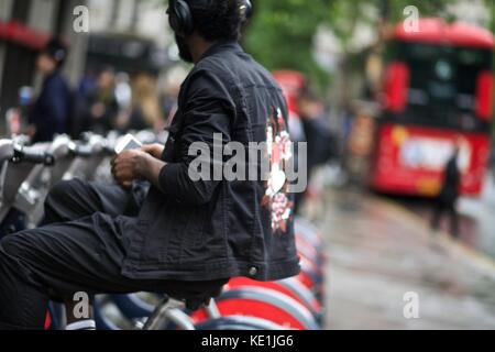 Street style London Fashion week Mens printemps été 2017 : 13 juin 2016 Londres Royaume-Uni Banque D'Images