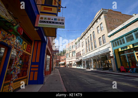 9 décembre 2015 bisbee, Arizona, USA : victorian bâtiments dans le centre-ville historique de l'ancienne ville minière de cuivre Banque D'Images