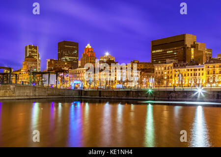 Le Vieux Port de Montréal Français vu dans la soirée à l'échelle du bassin à Montréal City, Quebec Province, Canada, Amérique du Nord. Banque D'Images