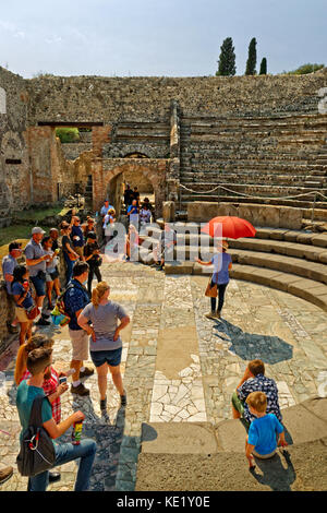 Odeon petit amphithéâtre dans les ruines de la ville romaine de Pompéi à Pompei Scavi près de Naples, Italie. Banque D'Images