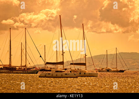 Yachts et voiliers à l'ancre, Bodrum, Turquie. Banque D'Images