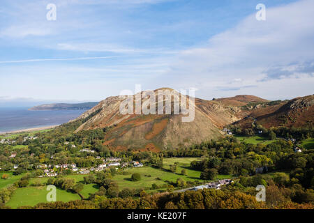 Voir à Alltwen, Conwy Sychnant Pass et la montagne de Foel Lus de colline sur la côte nord dans le parc national de Snowdonia. Dwygyfylchi, Conwy, Pays de Galles, Royaume-Uni Banque D'Images