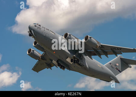 New Windsor, ny - juillet 2, 2017 : giant C-17 Globemaster III qui décolle de l'aéroport international de stewart pendant le meeting aérien de new york. Banque D'Images