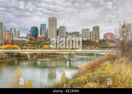 Un paysage urbain d'edmonton avec aspen en automne coloré Banque D'Images