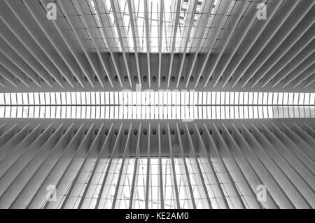 Détail à l'intérieur de l'oculus au site du world trade center à Manhattan, new york city. Banque D'Images