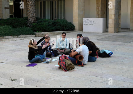 Étudiants sur le campus de l'Institut juif-Collège de l'Union hébraïque De religion un séminaire juif pour la formation réforme clergé juif Situé à Jérusalem-Ouest Israël Banque D'Images