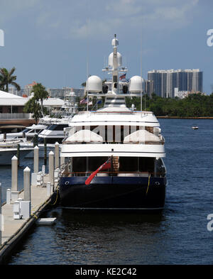 Des yachts de luxe à la marina de Fort Lauderdale, Floride Banque D'Images