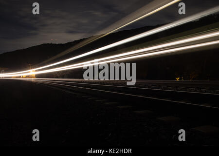 Une longue exposition de Tunnel Train Banque D'Images