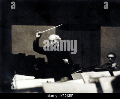 La conduite d'Arturo Toscanini avec baton au Festival de Salzbourg. Maestro italien, 25 mars 1867 - 16 janvier 1957. Banque D'Images