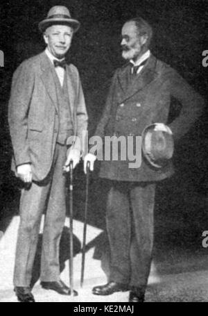 Richard Strauss et Alfred Rouleau - portrait de l'orchestre et compositeur allemand avec le décorateur et peintre autrichien, en face de l'Opéra. RS : 11 juin 1864 - 8 septembre 1949. AR : 2 octobre 1864 - 12 juin 1935. Opéra d'État de Vienne. Banque D'Images