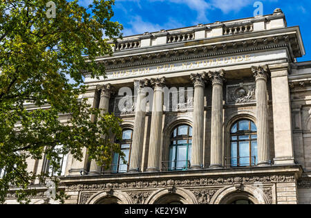 Façade du Musée d'Histoire naturelle de Berlin (Musée fur Naturkunde). Fondée en 1810, elle abrite plus de millions de zoologiques, paléontologiques et minéralogiques Banque D'Images