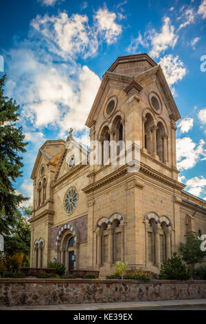 La Basilique Cathédrale de Saint François d'assise est une cathédrale catholique romaine au centre-ville de Santa Fe, Nouveau Mexique. Banque D'Images