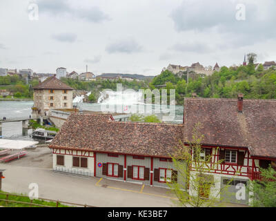 Autour de chutes du Rhin Neuhausen am Rheinfall près de Schaffhausen en suisse Banque D'Images