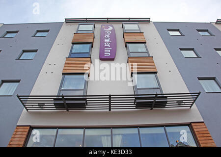 Extérieur du nouvel hôtel Premier Inn à Maidstone, Kent. Le bâtiment a été converti d'un ancien immeuble de bureaux. Banque D'Images
