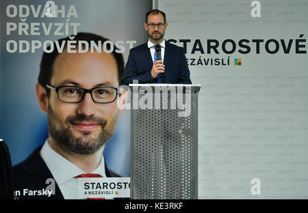 ***PHOTO DE FICHIER*** Jan Farsky, un dirigeant électoral du parti politique tchèque STAN - Starostove a nezavisli (maires et indépendants), est vu à Prague, République tchèque, le 24 août 2017. Le parti est parmi les 10 partis les plus préférés dans les sondages pré-électoraux. Les élections générales tchèques de 2017 se tiendront du 20 au 21 octobre. (CTK photo/Michal Dolezal) Banque D'Images