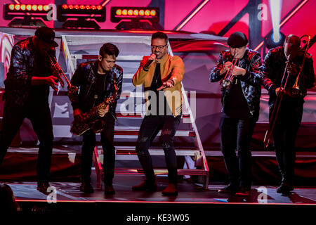 Nashville, Tennessee, USA. Oct 17, 2017 Danny gokey. à la 48e gma dove awards tenue à l'université de lipscomb allen arena de Nashville. crédit : Jason walle/zuma/Alamy fil live news Banque D'Images