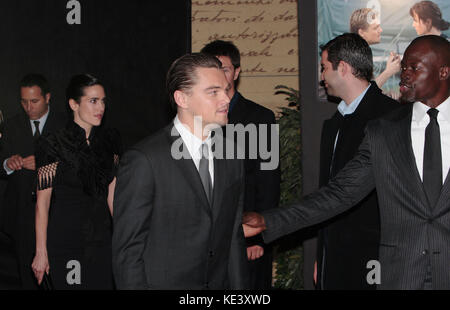 Rome, Italie. 24 janvier 2007. DJIMON HOUNSOU, JENNIFER CONNELLY et LEONARDO di CAPRIO lors de la première en Italie de 'Diamond Blood'. Banque D'Images