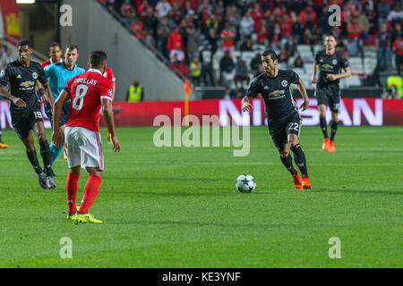 Lisbonne, Portugal. 18 oct, 2017 18 octobre 2017.. Lisbonne, Portugal. unitedõs manchester rugby à l'Arménie henrikh mkhitaryan (22) au cours de la partie de la 3e ronde de la Ligue des champions, groupe a, SL Benfica v Manchester United FC Crédit : Alexandre de Sousa/Alamy live news Banque D'Images