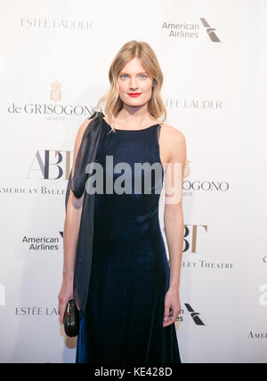 New York, USA. 18 oct, 2017. L'American Ballet Theatre gala d'automne : constance jablonsk participe à l'American Ballet Theatre au gala de l'automne. h david koch theatre au Lincoln Center. crédit : sppider/Alamy live news Banque D'Images