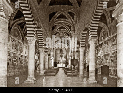 Intérieur de l'église collégiale de San Gimignano Banque D'Images