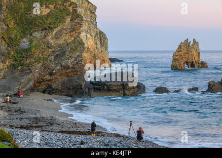 Lever du soleil à Playa de Portizuelo, Luarca, Asturias, Espagne Banque D'Images