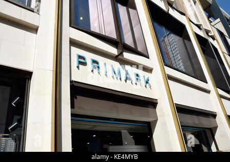 Primark fashion store dans Oxford Street, Londres, Royaume-Uni. Banque D'Images