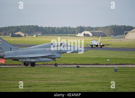 Eurofighter Typhoon de la raf engagés dans l'exercice de l'otan joint warrior 2017 Préparation de l'avion à partir de lossiemouth dans Moray, en Écosse. Banque D'Images