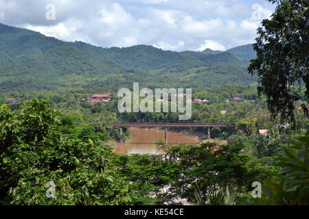 La vue de la ville de Luang Prabang au Laos à partir de la colline. pic a été prise en août 2015. Banque D'Images