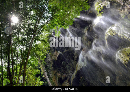 La cascade de tumalog à oslob, philippines. pic a été prise à Cebu, Philippines - septembre 2015. Banque D'Images