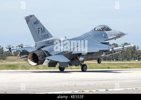 U.s. Air Force Reserve Command f-16c block 30, à l'atterrissage à andravida base aérienne. Banque D'Images