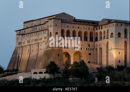 De style roman et gothique italien Sacro Convento couvent franciscain dans la liste du patrimoine mondial par l'UNESCO à Assise, en Ombrie, Italie. 27 août 2017 © Wojciech Str Banque D'Images