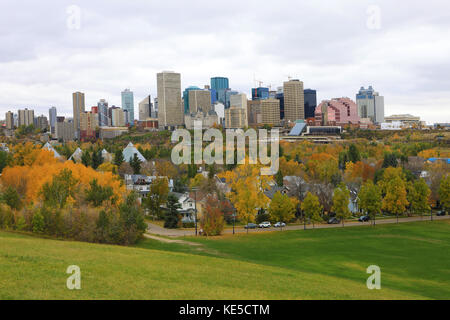 L'edmonton, canada cityscape with colourful tremble à l'automne Banque D'Images