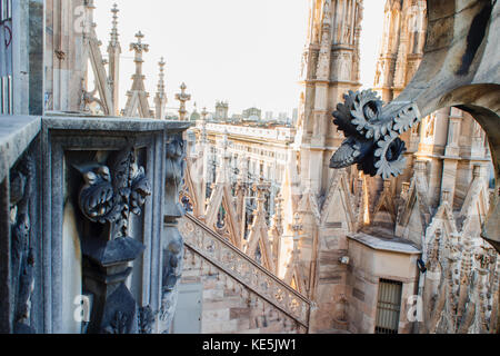 Vue depuis le toit de la cathédrale du Duomo de Milan Banque D'Images