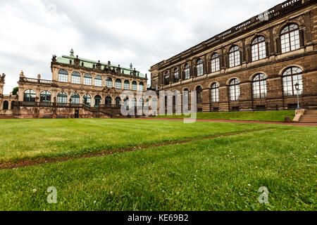 Dresde, Allemagne - Juin 2016 : le château de Zwinger à Dresde en Allemagne pendant la nuit Banque D'Images