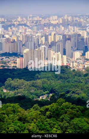 Skyline de São Paulo de la Serra da Cantareira Banque D'Images