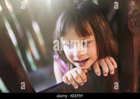 Portrait de belle petite fille avec le syndrome de Banque D'Images