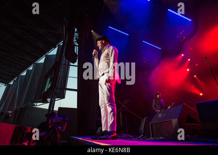 Gord Downie de The Tragically Hip effectue le jour de la fête du Canada, 2014 à Toronto. Downie est décédé à l'âge de 53 ans le 18 octobre 2017 après une bataille contre le cancer du cerveau. Banque D'Images