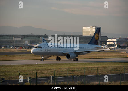 Reisen, Deutschland, Hessen, Francfort-sur-le-main, Flughafen, octobre 18. Ein Airbus A320-214 der Lufthansa mit der Kennung D-AIUQ. (Photo par Ulrich Roth Banque D'Images