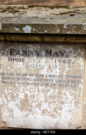 Grave dans le cimetière St Andrew's à Sonning, dédié à Fanny peut, est mort le 3 mai 1847, âgé de 40 ans, Berkshire, Royaume-Uni Banque D'Images