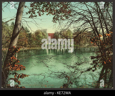 La chapelle de l'autre côté du lac, Collège Vassar RCAC2008679662 Banque D'Images