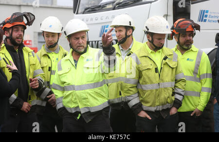 Les équipages de Northern Ireland Electricity qui sont arrivés pour aider ESB Networks à rétablir l'électricité à 130 000 clients qui n'étaient toujours pas approvisionnés au centre de formation ESB de Portlaoise . Banque D'Images