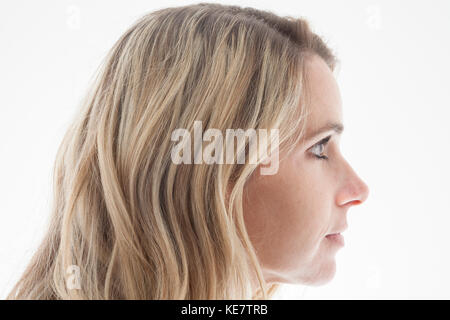 Profil d'un visage de femme aux cheveux blonds, Connecticut, États-Unis d'Amérique Banque D'Images