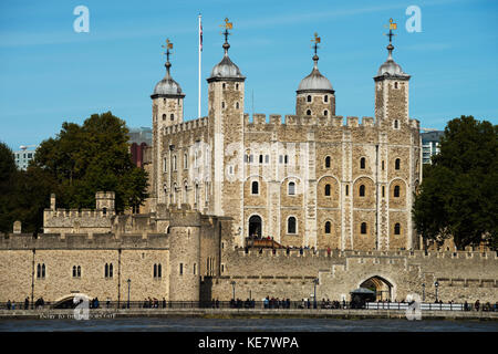 Tour de Londres avec City of London, London England toile. Oct 2017 La Tour de Londres, officiellement le palais royal et forteresse de la Banque D'Images