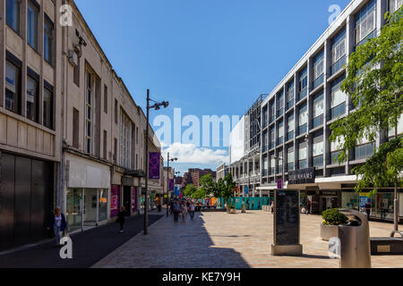 En regardant la lande vers le bâtiment Moorfoot, Sheffield, Royaume-Uni Banque D'Images