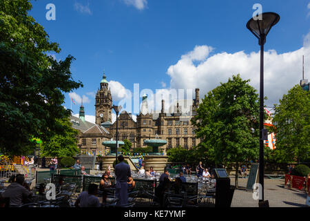 Sheffield De La Mer 2016 à l'égard des jardins de la paix et de Sheffield City Hall Banque D'Images